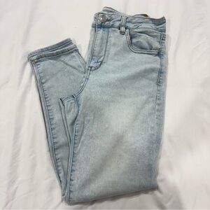 Women’s American Eagle Size 12 Short Jeans | Light Wash High Waisted Skinny